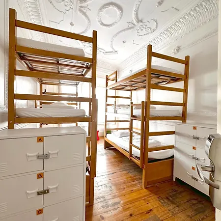 Chillout Hostel *